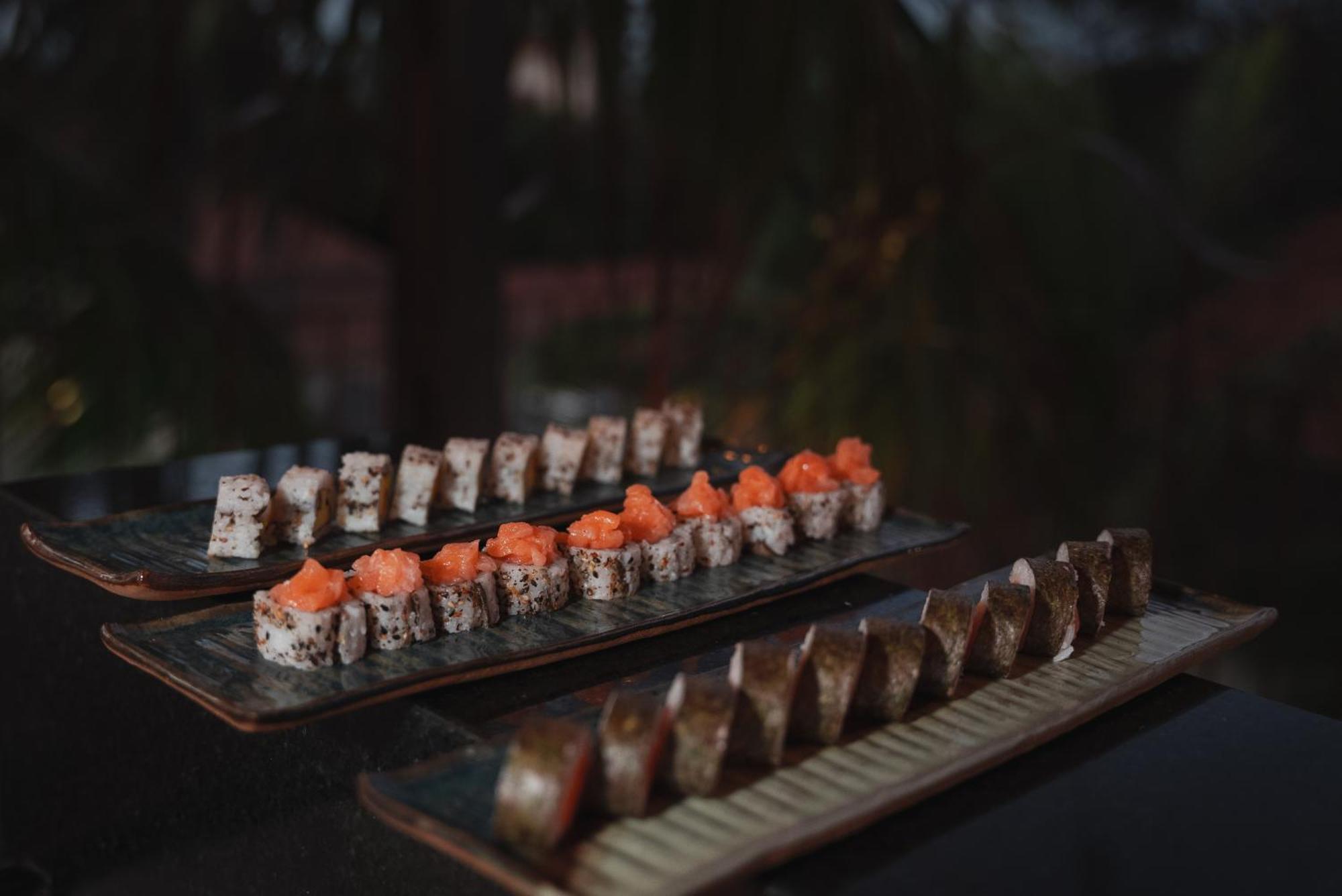 Luau Hotel グアジル エクステリア 写真