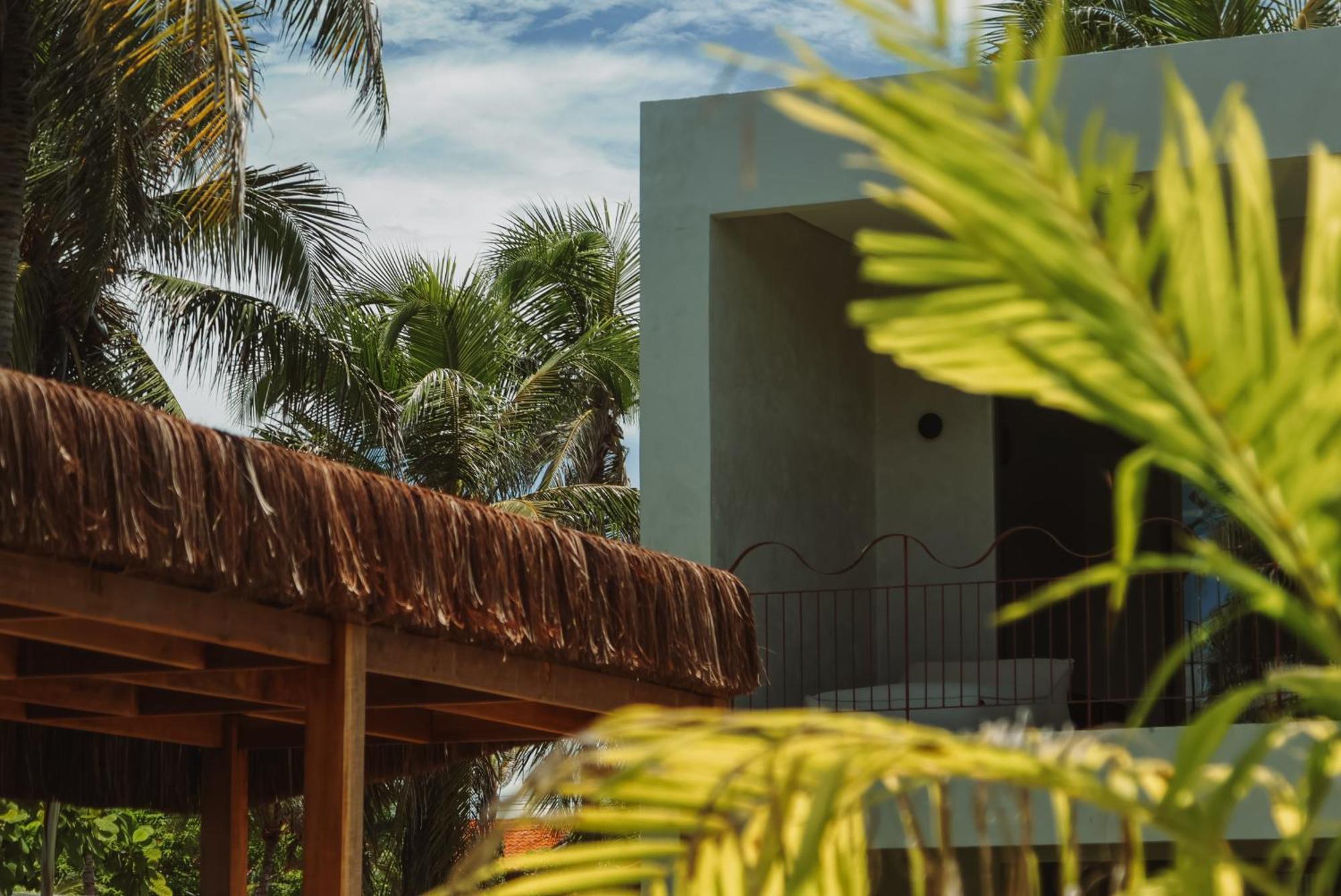 Luau Hotel グアジル エクステリア 写真