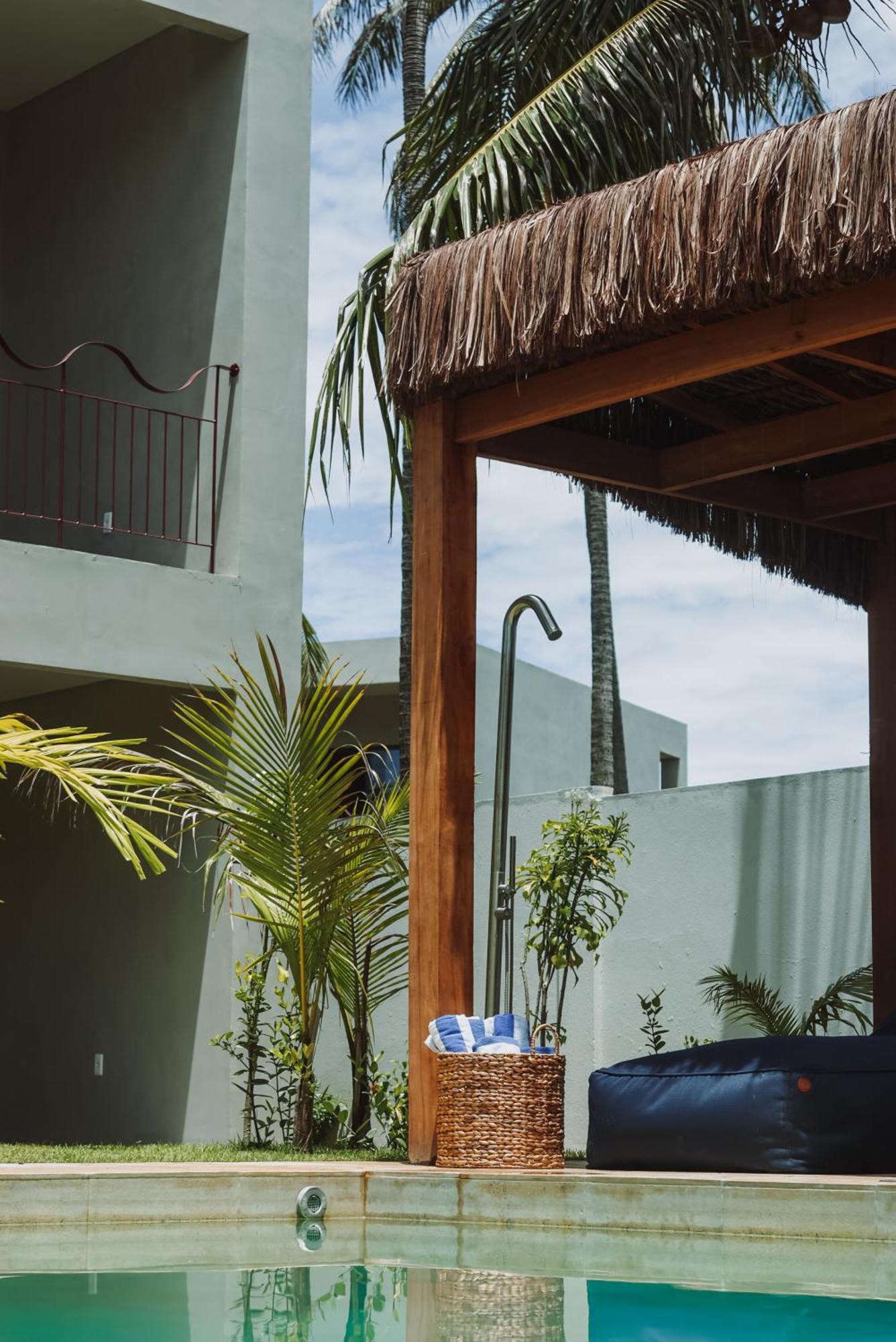 Luau Hotel グアジル エクステリア 写真